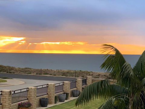 Relaxing Getaway Beachfront Access Multi Family Pets Mandurah - Tourism TAS 1