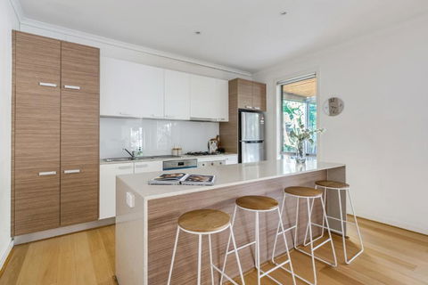 Ringtail Retreat - Contemporary Family Comforts - Hobart Tourism 3