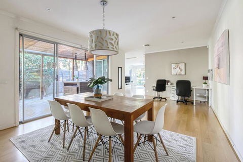 Ringtail Retreat - Contemporary Family Comforts - Hobart Tourism 1