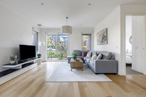 Ringtail Retreat - Contemporary Family Comforts - Hobart Tourism 0