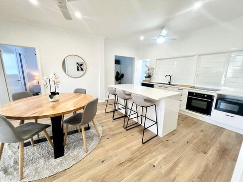Renovated Queenslander - Upstairs 2km To Stadium - Hobart Tourism 0