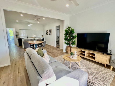Renovated Queenslander - Upstairs 2km To Stadium - Hobart Tourism 1