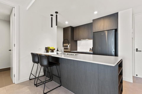 Riverfront 2-Bed With Pool, Sauna, Gym & Views - Tourism TAS 3