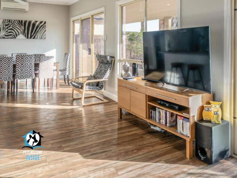 Renovated Beautiful Holiday Home With A Private Beach & Stunning Views! - Tourism TAS 2