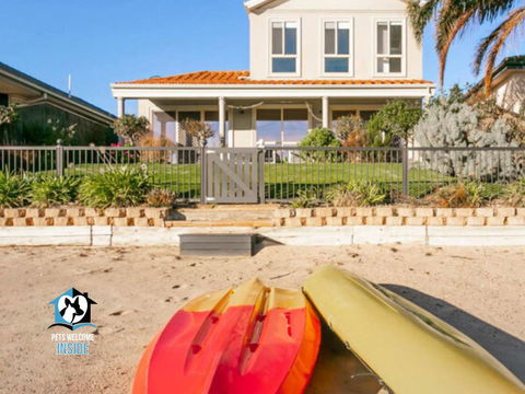 Renovated Beautiful Holiday Home With A Private Beach & Stunning Views! - Tourism TAS 1