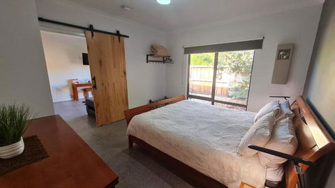 Red Ochre - Large Apartment With Private Courtyard - Hobart Tourism 2