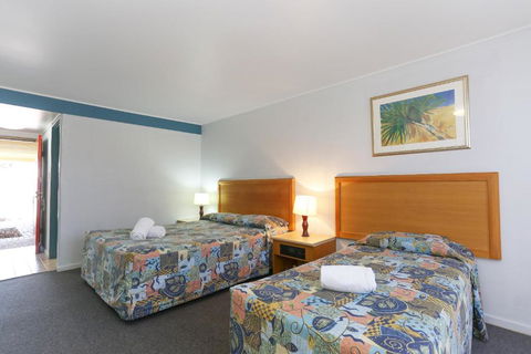 Reef Resort Motel - Tourism TAS 3
