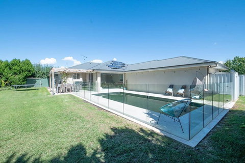 Regand Retreat - Luxurious Family Home, Pool - Tourism TAS 2