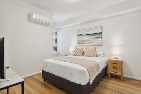 REGL20/11 - Regal In East Perth - Hobart Tourism 1