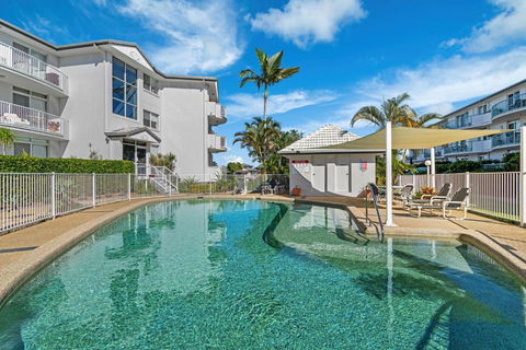 Relaxation Awaits At Runaway Cove - Hobart Tourism 1