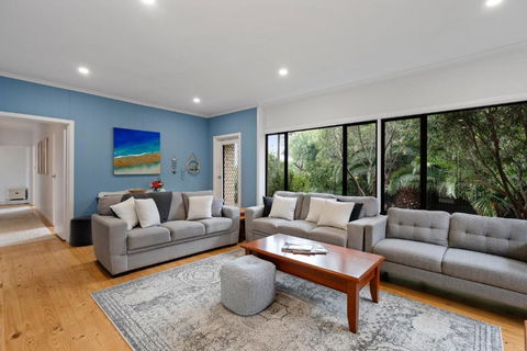 Relaxed Family Beach House - No Linen Included - Tourism TAS 1