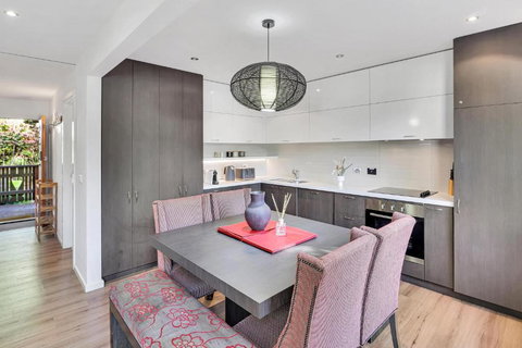 Ren Basera - Hobart Tourism 1