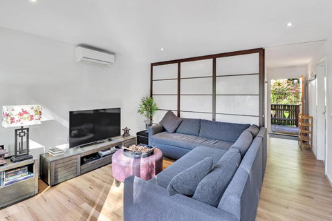 Ren Basera - Hobart Tourism 2