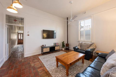 Renovated 2B 1B Victorian House In Princes Hill - Tourism TAS 1