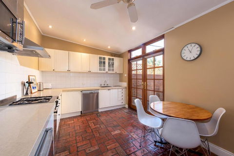 Renovated 2B 1B Victorian House In Princes Hill - Tourism TAS 2