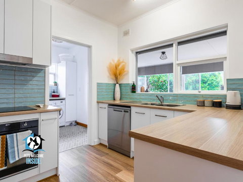 Renovated 3BR One Street To Beach - Tourism TAS 3