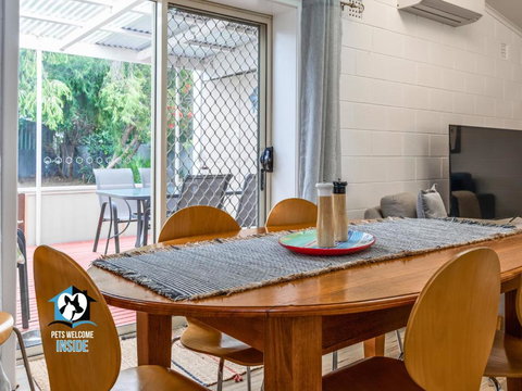 Renovated 3BR One Street To Beach - Tourism TAS 2