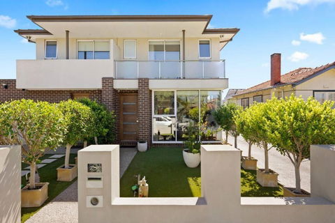 Renovated Bright Modern Retreat - Hobart Tourism 0