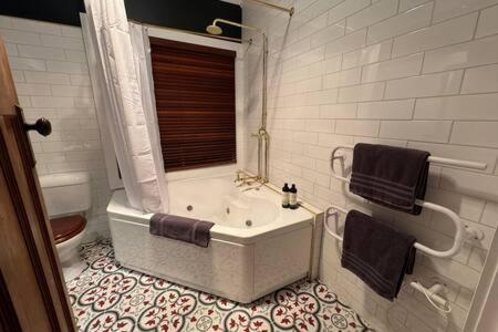 Renovated Cottage Near Cataract Gorge Launceston - Hobart Tourism 3