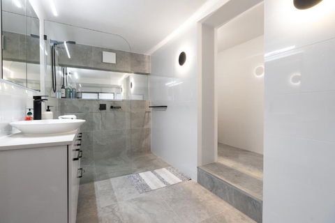 Renovated Townhouse Close To The CBD And Schools - Tourism TAS 3