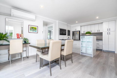 Renovated Townhouse Close To The CBD And Schools - Tourism TAS 2