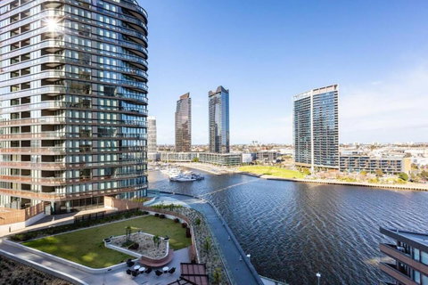 Resort-style Docklands Riverview Stay With Parking - Tourism TAS 0