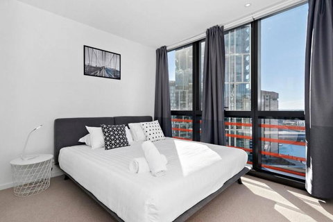 Resort-style Docklands Riverview Stay With Parking - Tourism TAS 1