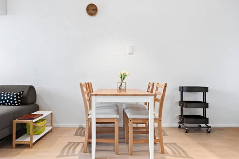 Resort-style Docklands Riverview Stay With Parking - Tourism TAS 3