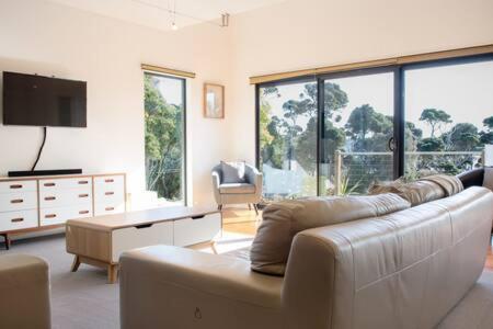 Retreat By The River - Views Wi-fi & Parking - Tourism TAS 1