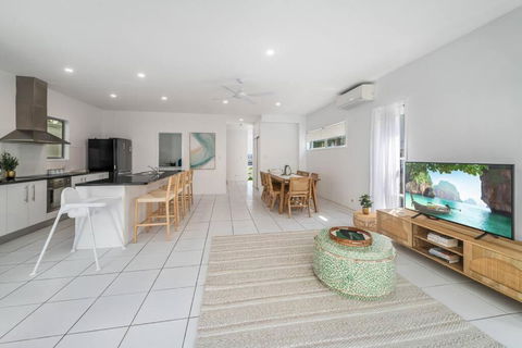 Retreat In The Heart Of Alex - 3BR Sleeps 11, Pool - Hobart Tourism 1