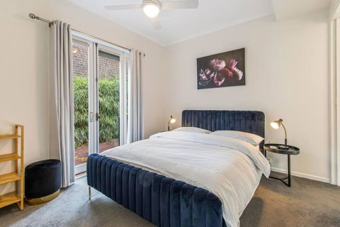 Retreat On George - Hobart Tourism 0