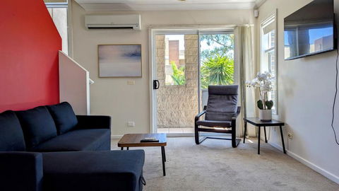 Retreat Townhouse Pentridge Village - Hobart Tourism 0