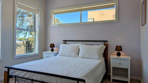 Retreat Townhouse Pentridge Village - Hobart Tourism 2
