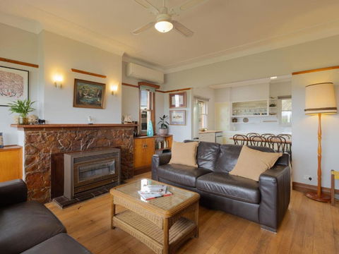 Retro Retreat - Hobart Tourism 0