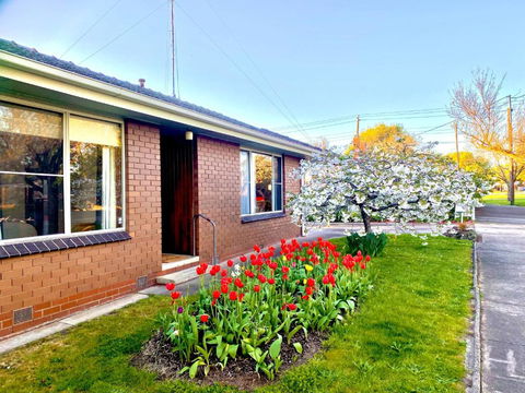 Retro Riverside Redan, Ballarat - Hobart Tourism 0