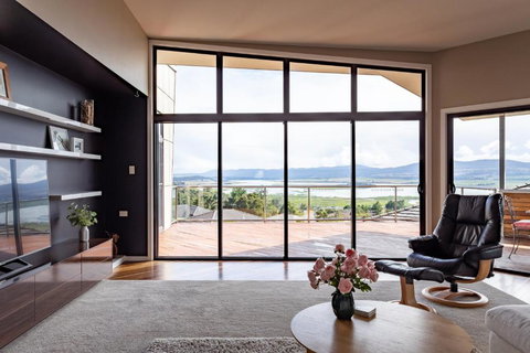 River Haven Serene Spacious With River Views - Tourism TAS 0