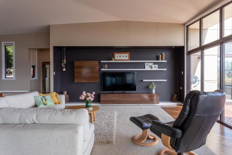 River Haven Serene Spacious With River Views - Tourism TAS 2