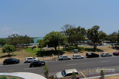 RIVERFRONT BREEZE @ The Cosmopolitan Unit10307 - Tourism TAS 2
