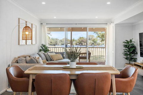 Riverside Bliss - Luxe Retreat In South Yunderup - Pet Friendly - Tourism TAS 0