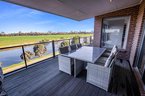 Riverside Haven - Hobart Tourism 0
