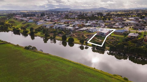 Riverside Haven - Hobart Tourism 1