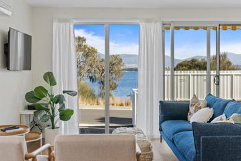 Rose Bay Riverfront - Dreamy Luxury By The Water with Tourism TAS