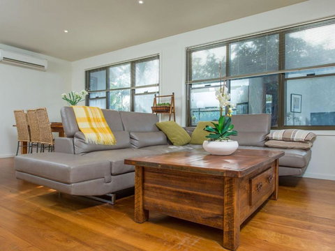 Rolling Waves No 2 - Tourism TAS 1