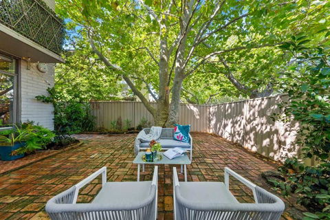 Romantic Retreat With Garden - Tourism TAS 1