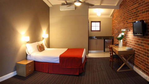 Rose & Crown Hotel - Tourism TAS 1