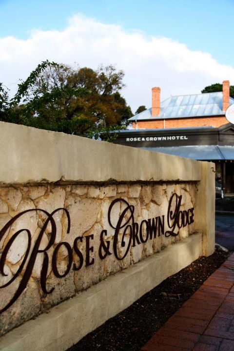 Rose & Crown Hotel - Tourism TAS 3