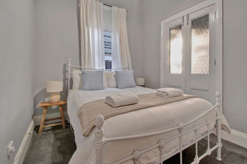 Rose Cottage - Stroll To CBD, Leafy Setting - Tourism TAS 2