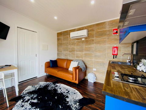 Rose Quartz - 1 Bed With Mountain Views - Kundalini Lodge - Tourism TAS 3