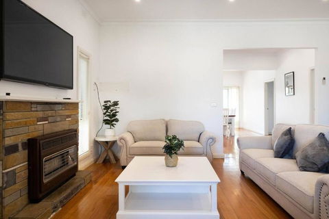 Rosebud Reset - A Beachside Group Getaway - Tourism TAS 1