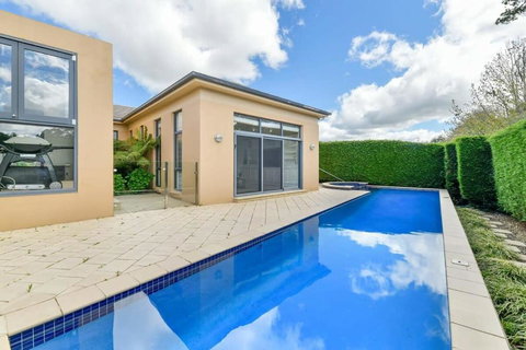 Roselawn Retreat - Pool, Incredible Views, Sleeps 8 - Tourism TAS 3